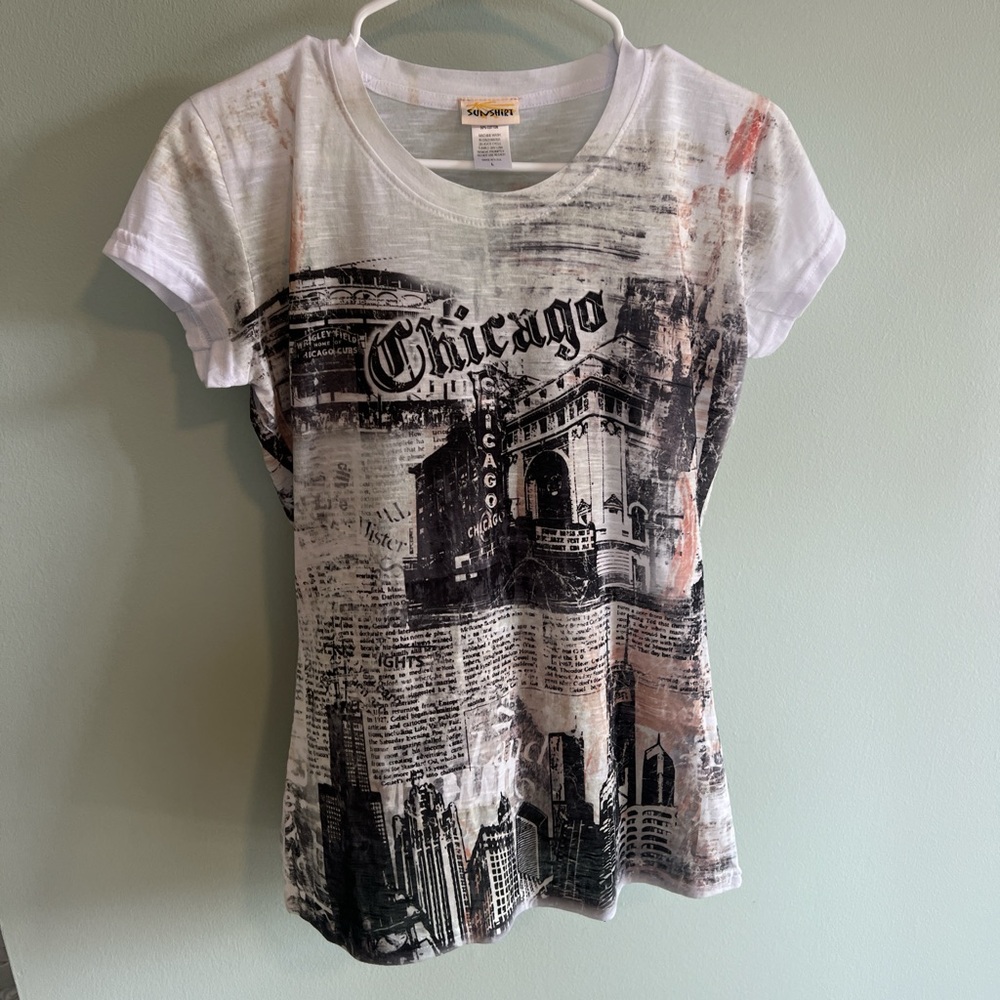 Sunshirt White black Y2K vintage Chicago graphic old school women’s tee Large